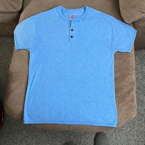 Hanes Short Sleeve Shirt. Medium